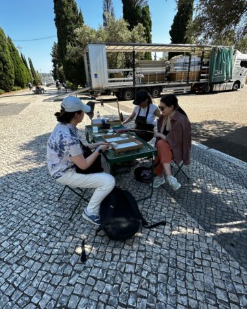 Makers Move on the street of Lisbon talking with bypassers about freedom.