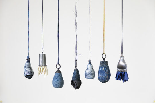 7 necklaces called indigo
Silver, silk, linen, paper yarn,porcelain
Photo J.L.Skov 2022